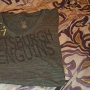 NHL Womans Penquins v-neck